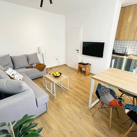 Millennium Bridge Cozy Apartment Top Location พอดโกริกา ภายนอก รูปภาพ