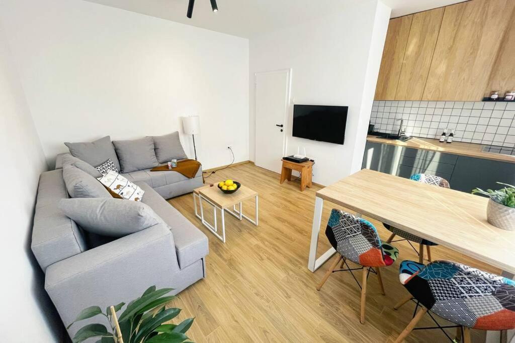 Millennium Bridge Cozy Apartment Top Location พอดโกริกา ภายนอก รูปภาพ